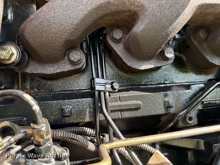 image for item EJ8759 2001 John Deere 5320 tractor