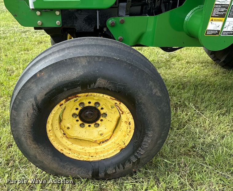 image for item EJ8759 2001 John Deere 5320 tractor