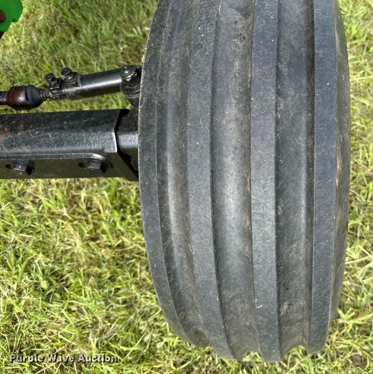 image for item EJ8759 2001 John Deere 5320 tractor