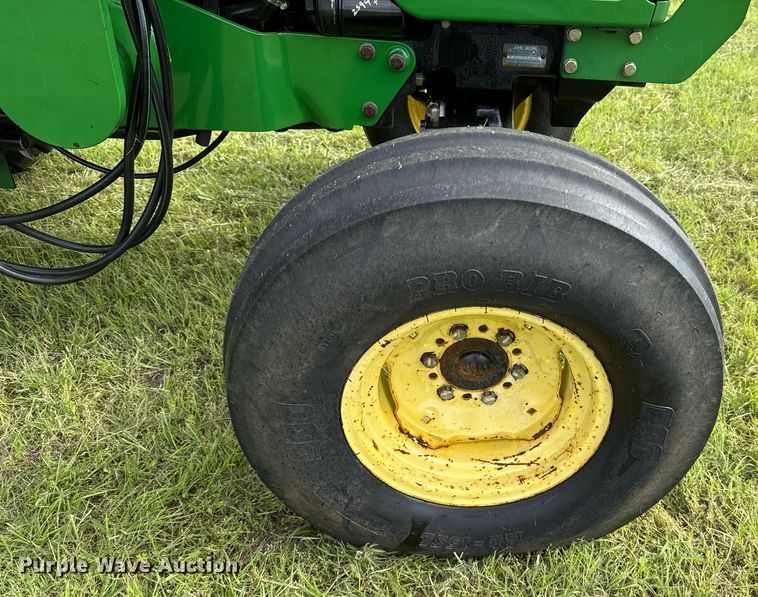 image for item EJ8759 2001 John Deere 5320 tractor