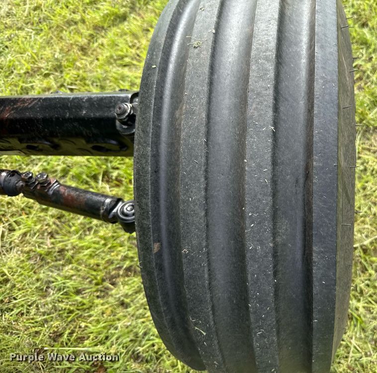 image for item EJ8759 2001 John Deere 5320 tractor