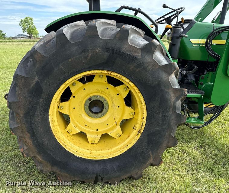 image for item EJ8759 2001 John Deere 5320 tractor