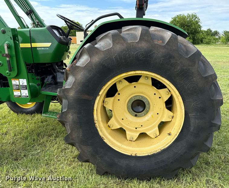 image for item EJ8759 2001 John Deere 5320 tractor