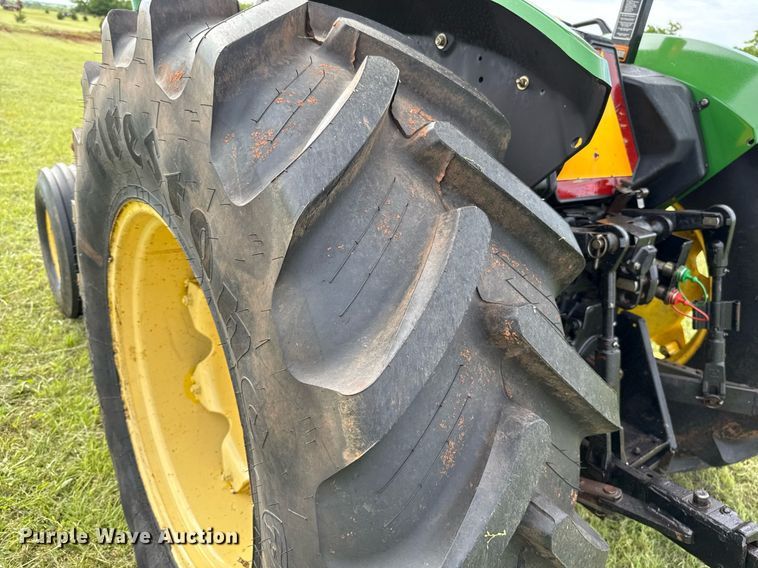 image for item EJ8759 2001 John Deere 5320 tractor
