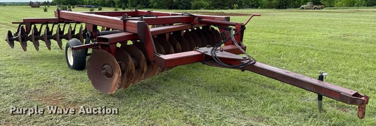 image for item EJ8760 International Harvester 780 off-set disk