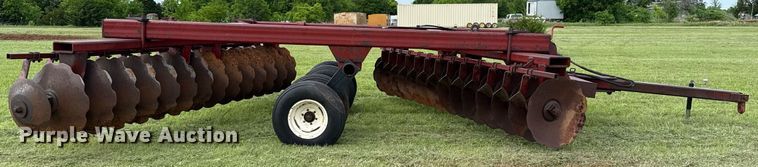 image for item EJ8760 International Harvester 780 off-set disk