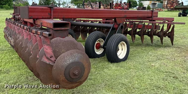 image for item EJ8760 International Harvester 780 off-set disk