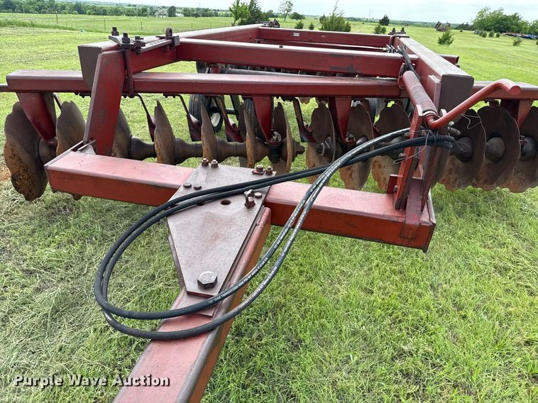 image for item EJ8760 International Harvester 780 off-set disk