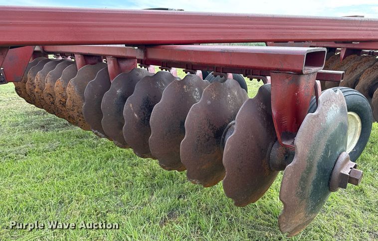 image for item EJ8760 International Harvester 780 off-set disk