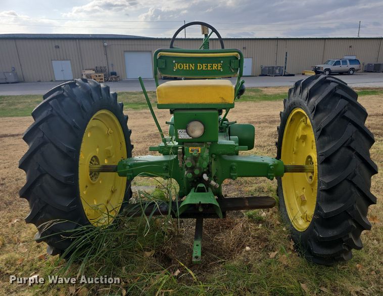 image for item EK2356 1951 John Deere  B tractor