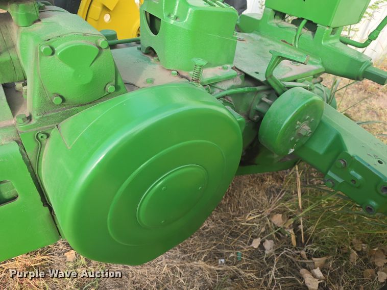 image for item EK2356 1951 John Deere  B tractor