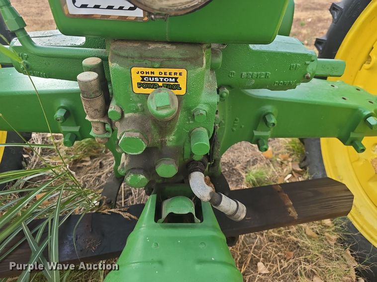 image for item EK2356 1951 John Deere  B tractor