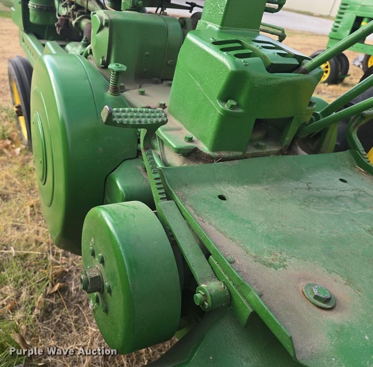 image for item EK2356 1951 John Deere  B tractor