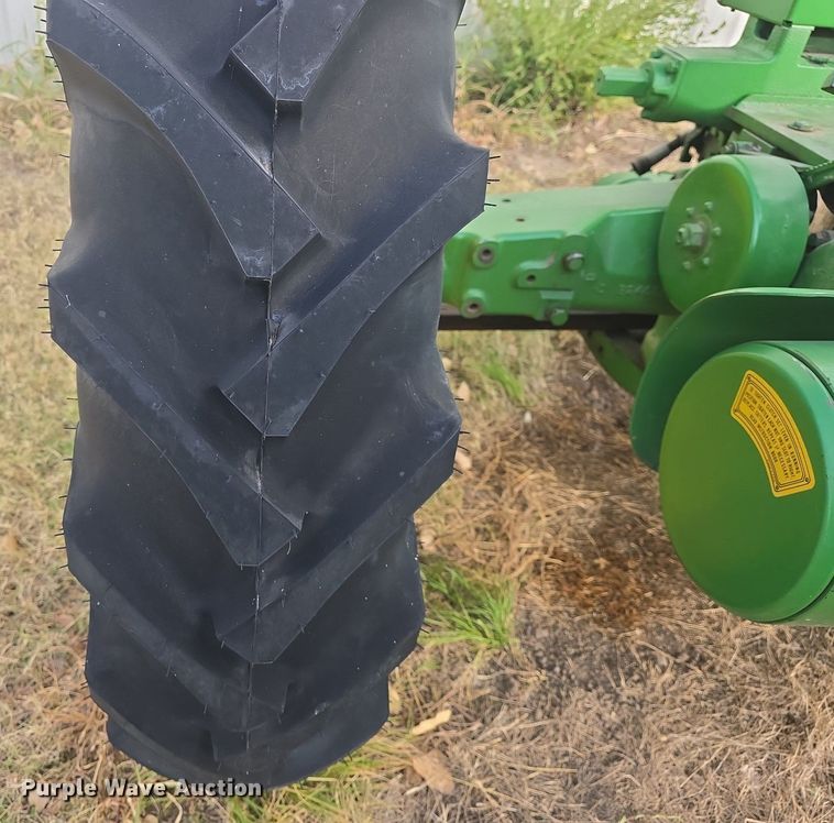 image for item EK2356 1951 John Deere  B tractor