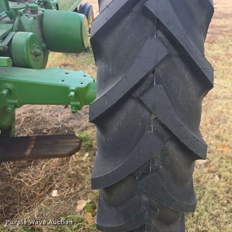 image for item EK2356 1951 John Deere  B tractor