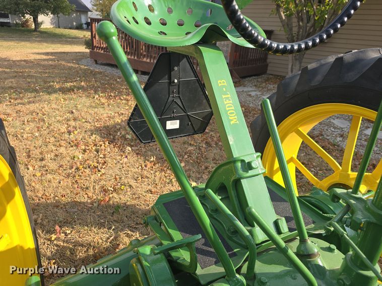 image for item EK2358 1937 John Deere  B tractor