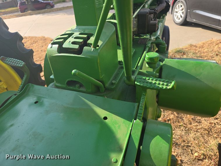 image for item EK2360 1949 John Deere  B tractor