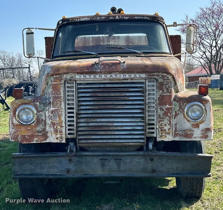 image for item EK2829 International Fleetstar 2050A flatbed truck