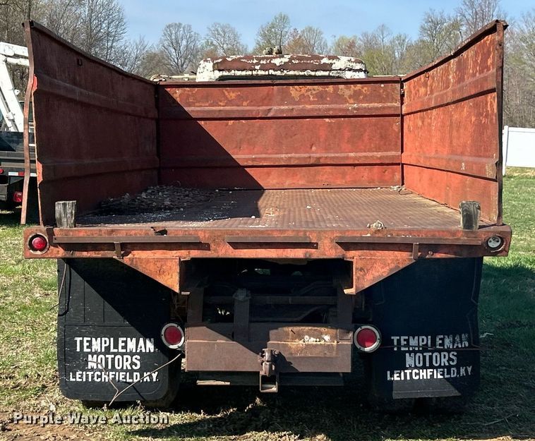 image for item EK2829 International Fleetstar 2050A flatbed truck