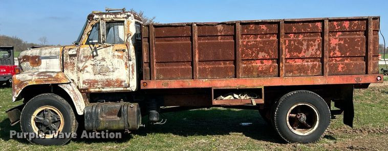 image for item EK2829 International Fleetstar 2050A flatbed truck