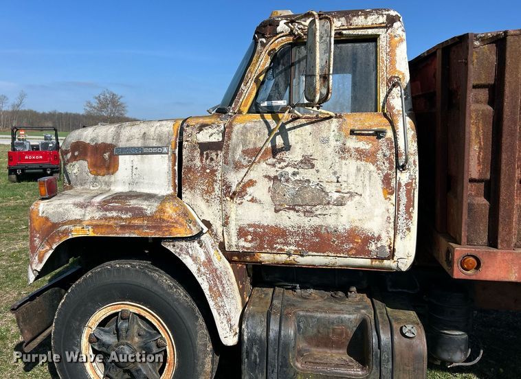 image for item EK2829 International Fleetstar 2050A flatbed truck