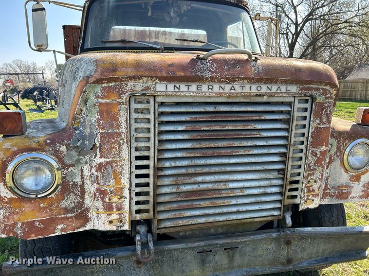 image for item EK2829 International Fleetstar 2050A flatbed truck