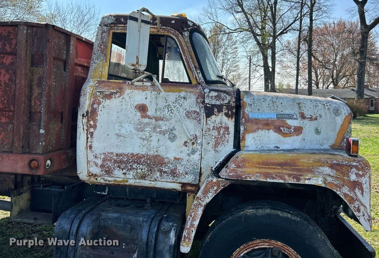 image for item EK2829 International Fleetstar 2050A flatbed truck