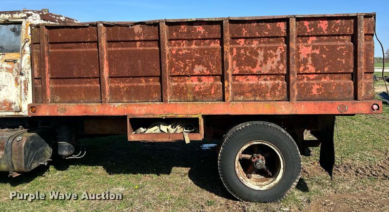 image for item EK2829 International Fleetstar 2050A flatbed truck