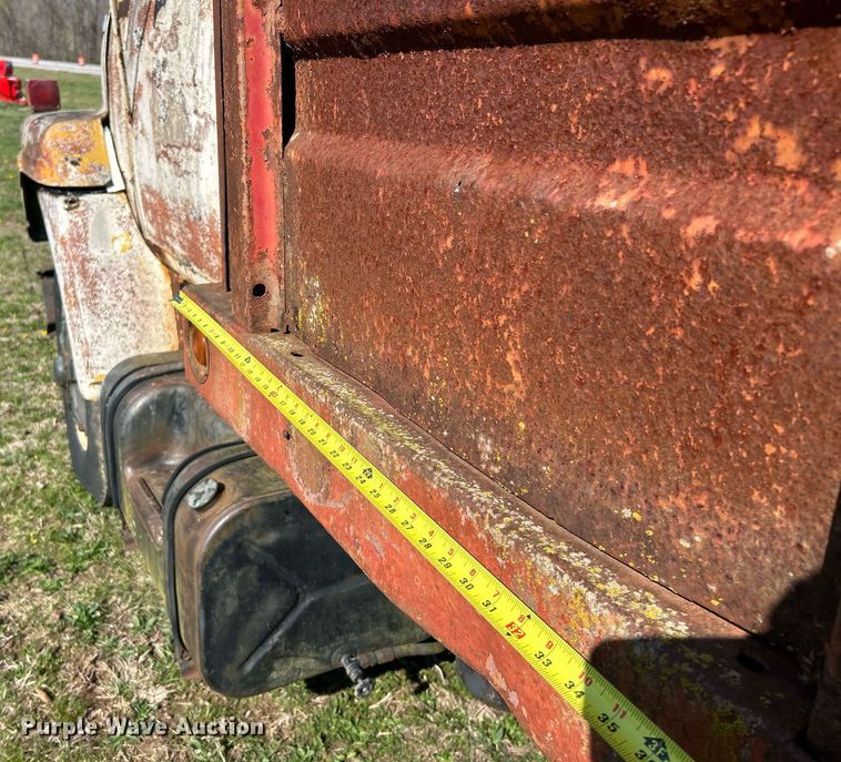 image for item EK2829 International Fleetstar 2050A flatbed truck