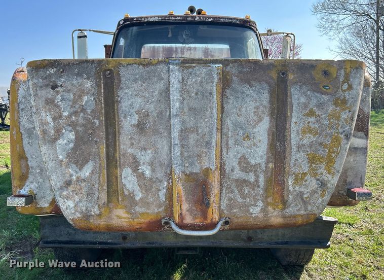 image for item EK2829 International Fleetstar 2050A flatbed truck