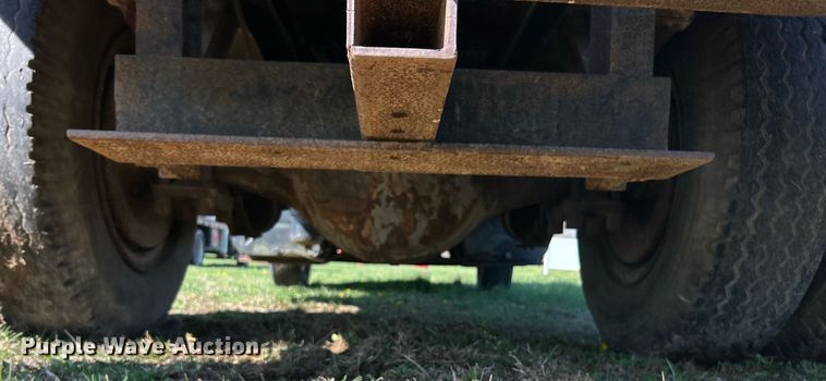 image for item EK2829 International Fleetstar 2050A flatbed truck