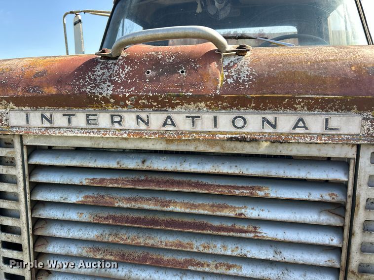 image for item EK2829 International Fleetstar 2050A flatbed truck