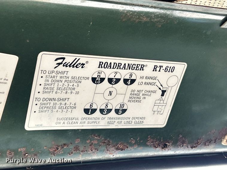 image for item EK2829 International Fleetstar 2050A flatbed truck