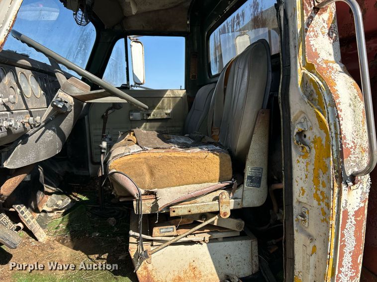 image for item EK2829 International Fleetstar 2050A flatbed truck