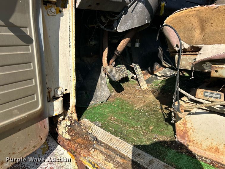 image for item EK2829 International Fleetstar 2050A flatbed truck