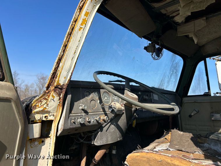 image for item EK2829 International Fleetstar 2050A flatbed truck