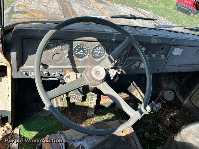 image for item EK2829 International Fleetstar 2050A flatbed truck