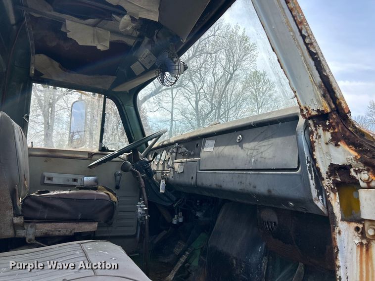 image for item EK2829 International Fleetstar 2050A flatbed truck