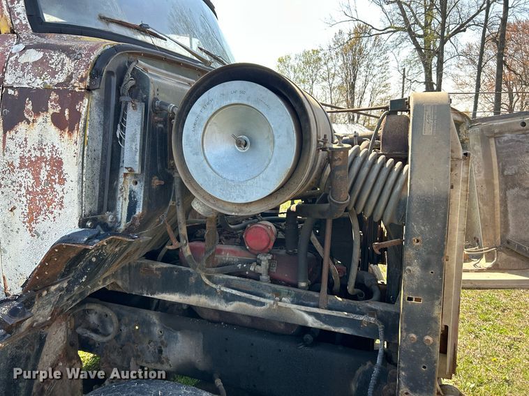 image for item EK2829 International Fleetstar 2050A flatbed truck