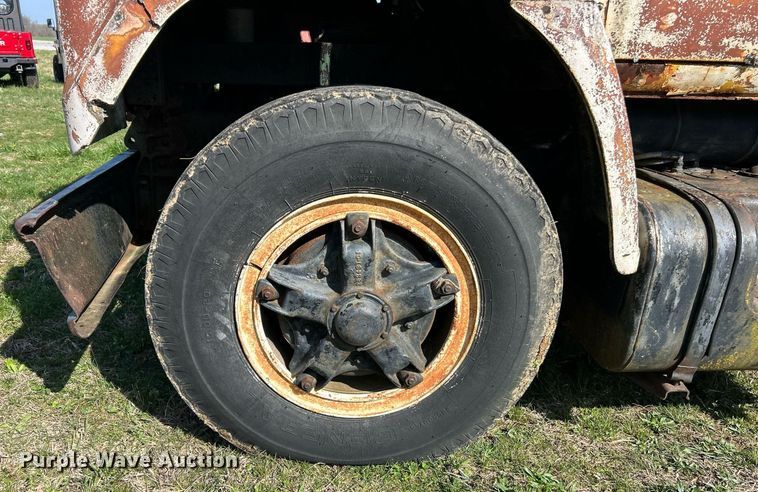 image for item EK2829 International Fleetstar 2050A flatbed truck