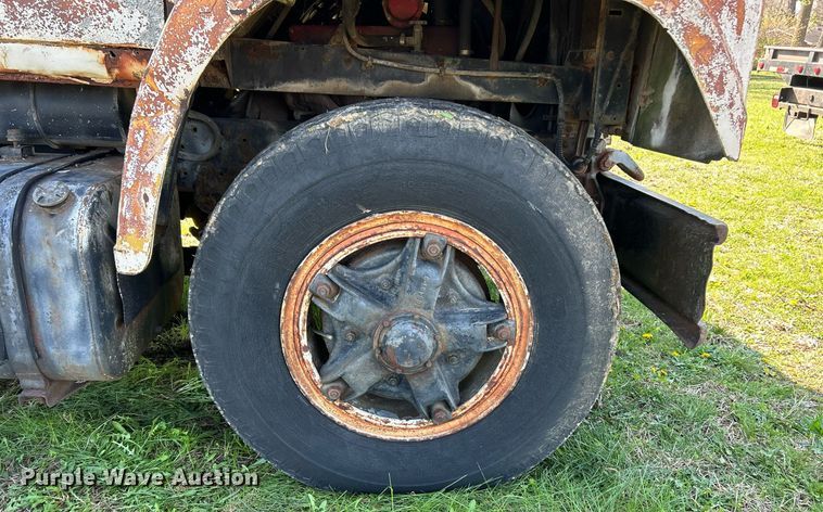 image for item EK2829 International Fleetstar 2050A flatbed truck