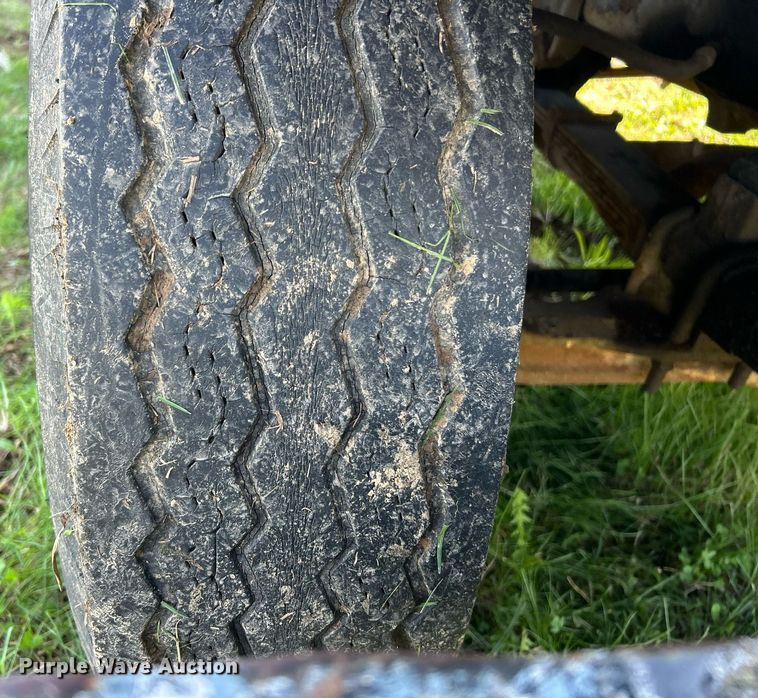 image for item EK2829 International Fleetstar 2050A flatbed truck