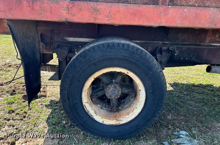 image for item EK2829 International Fleetstar 2050A flatbed truck