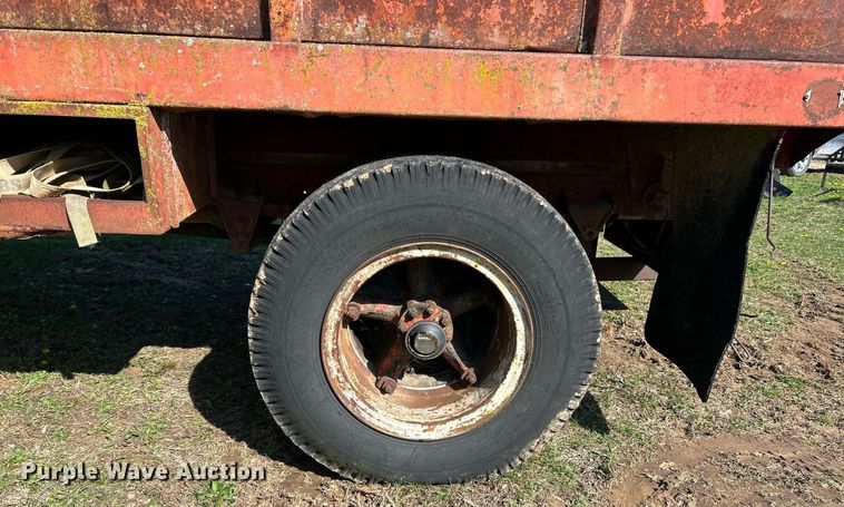 image for item EK2829 International Fleetstar 2050A flatbed truck