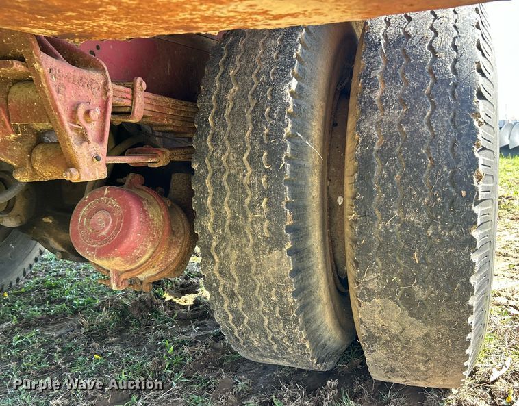 image for item EK2829 International Fleetstar 2050A flatbed truck