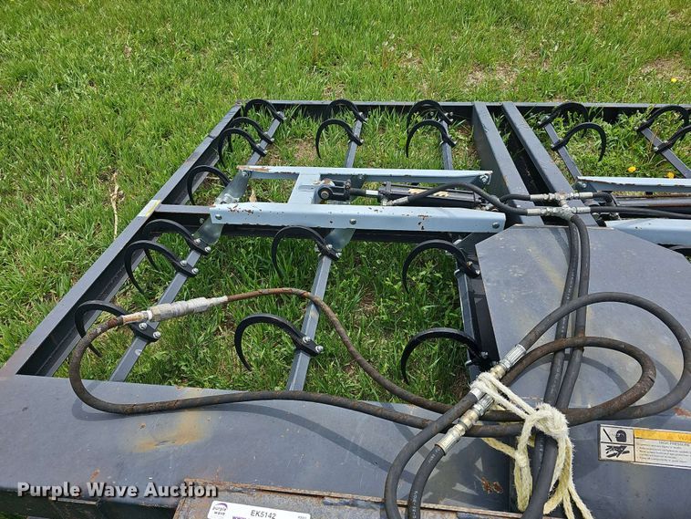 image for item EK5142 Hoelscher 150 skid steer bale accumulator grapple