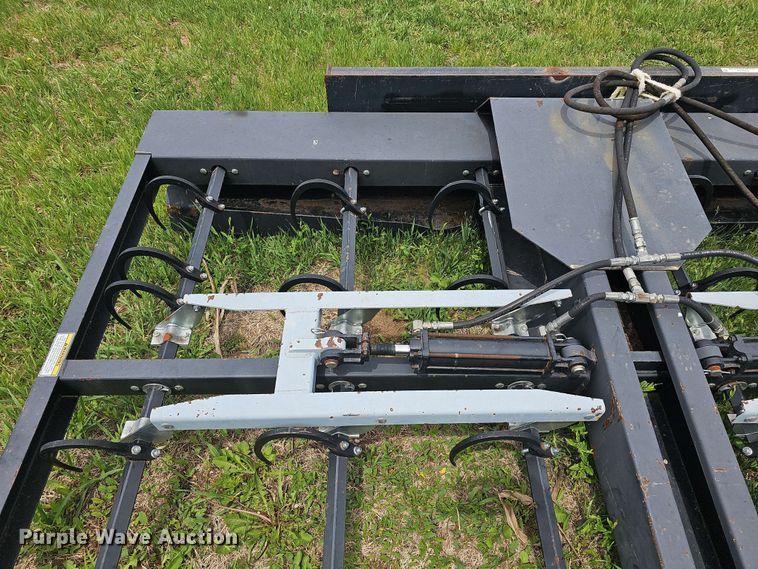 image for item EK5142 Hoelscher 150 skid steer bale accumulator grapple