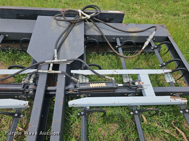 image for item EK5142 Hoelscher 150 skid steer bale accumulator grapple