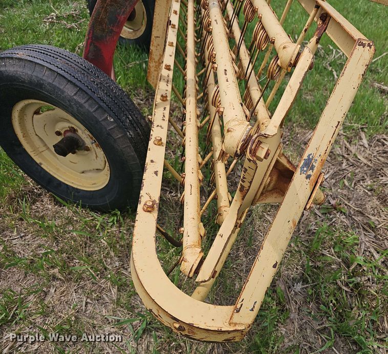 image for item EK5143 New Holland 56 hay rake