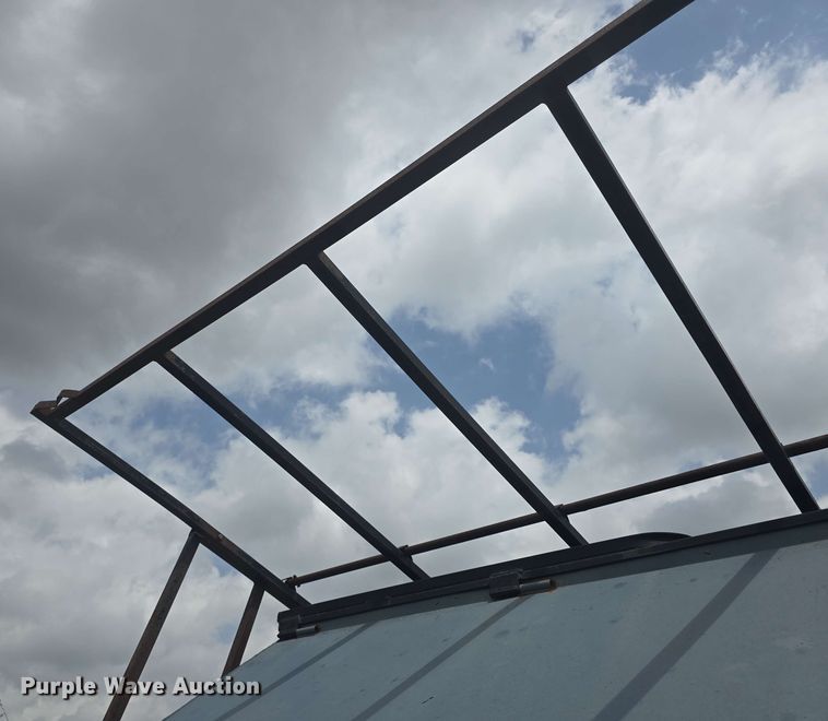 image for item EK5196 (2) L-H creep feeders